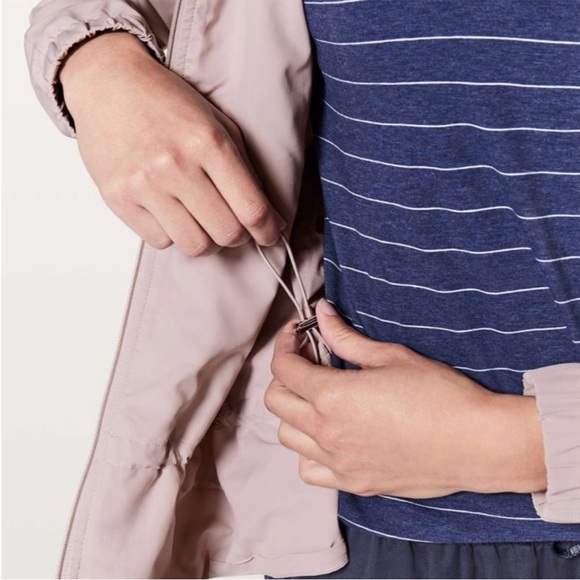 Lululemon Pack it up jacket Size 6 - Picture 5 of 9